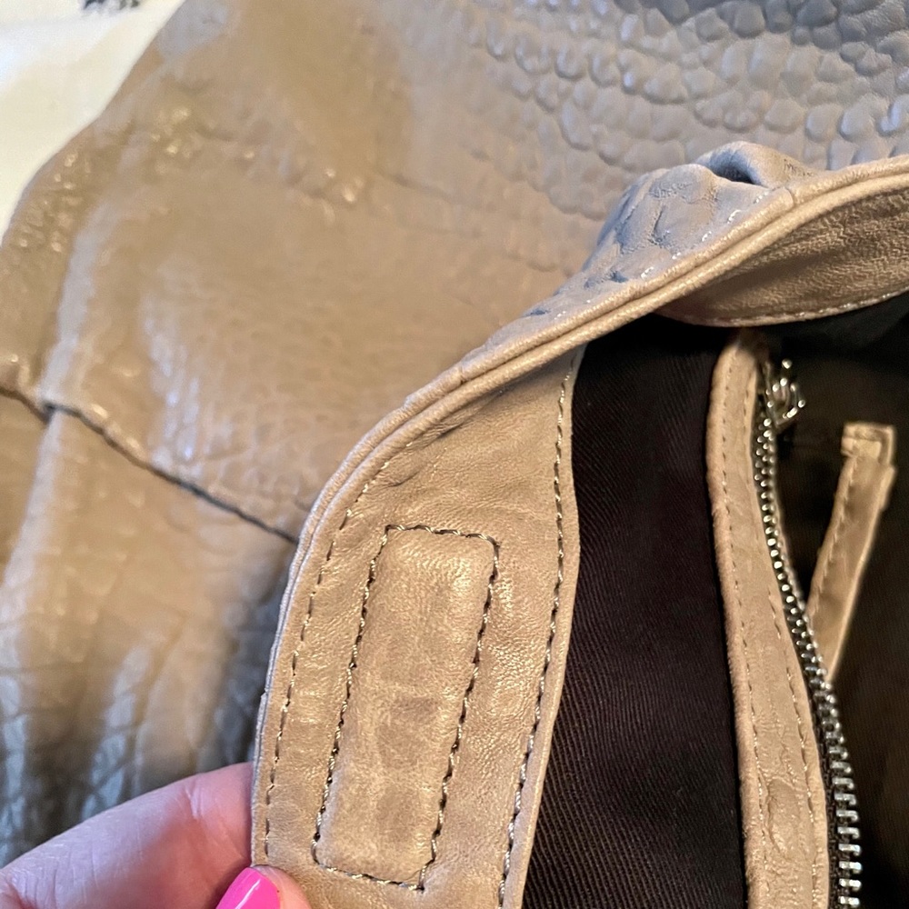 Taupe pebbled leather large hobo - Picture 4 of 4